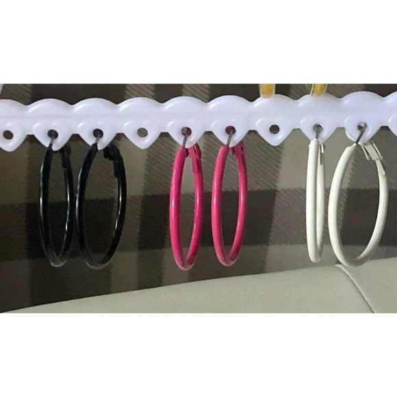 Lot of 12 Earrings 1980s-90's Colorful Hoops Huggies, Studs Fun Costume Jewelery - Picture 6 of 7